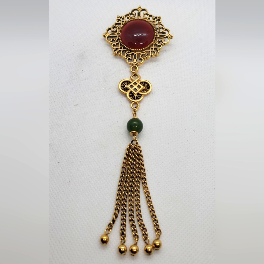 Vintage Elegant Brooch Gold Plated and Red